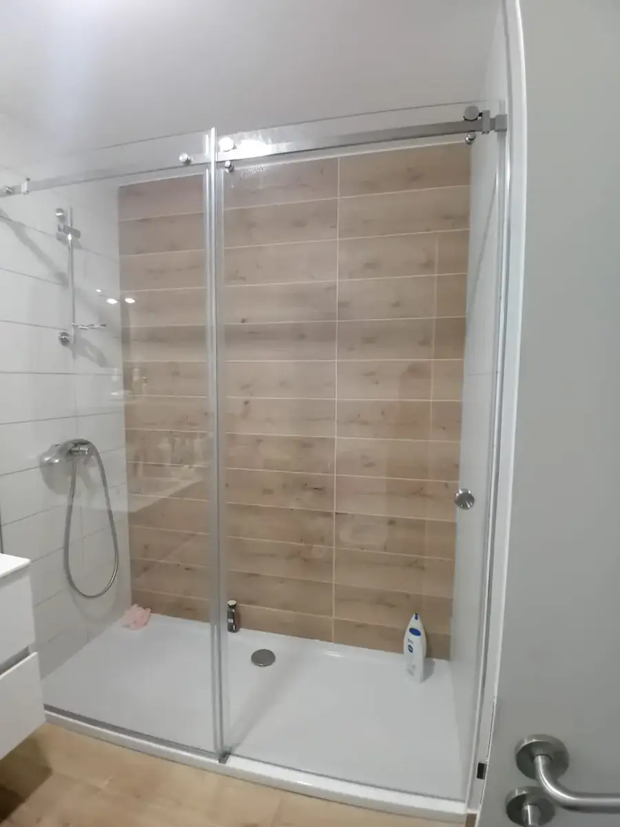 Cabine & paravane de duș, lucrare 10