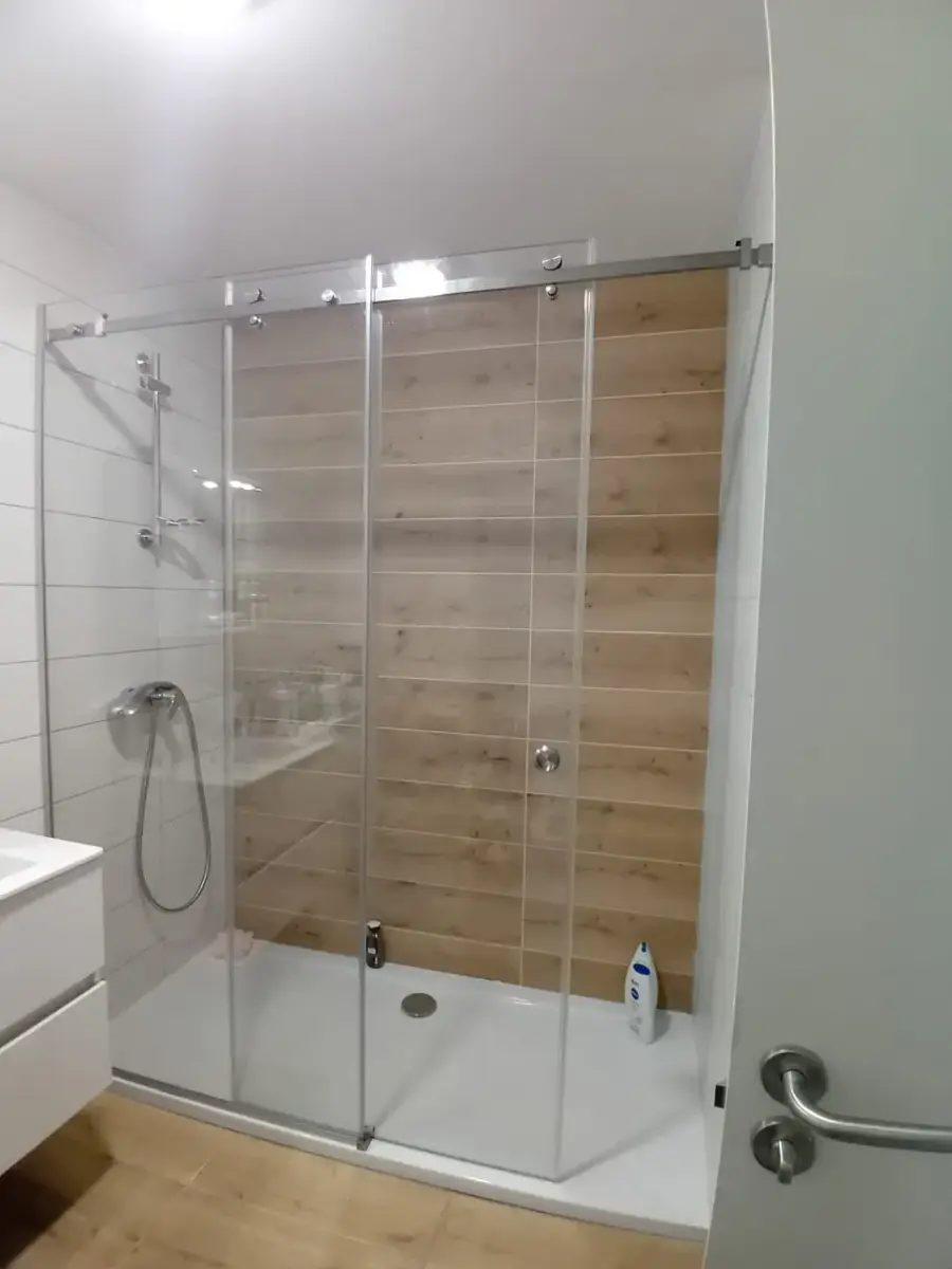 Cabine & paravane de duș, lucrare 11