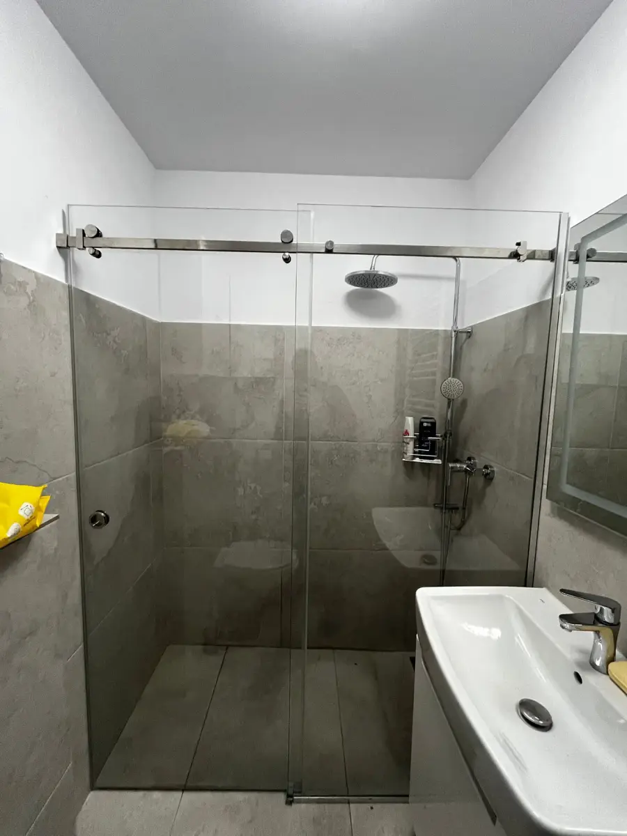 Cabine & paravane de duș, lucrare 21